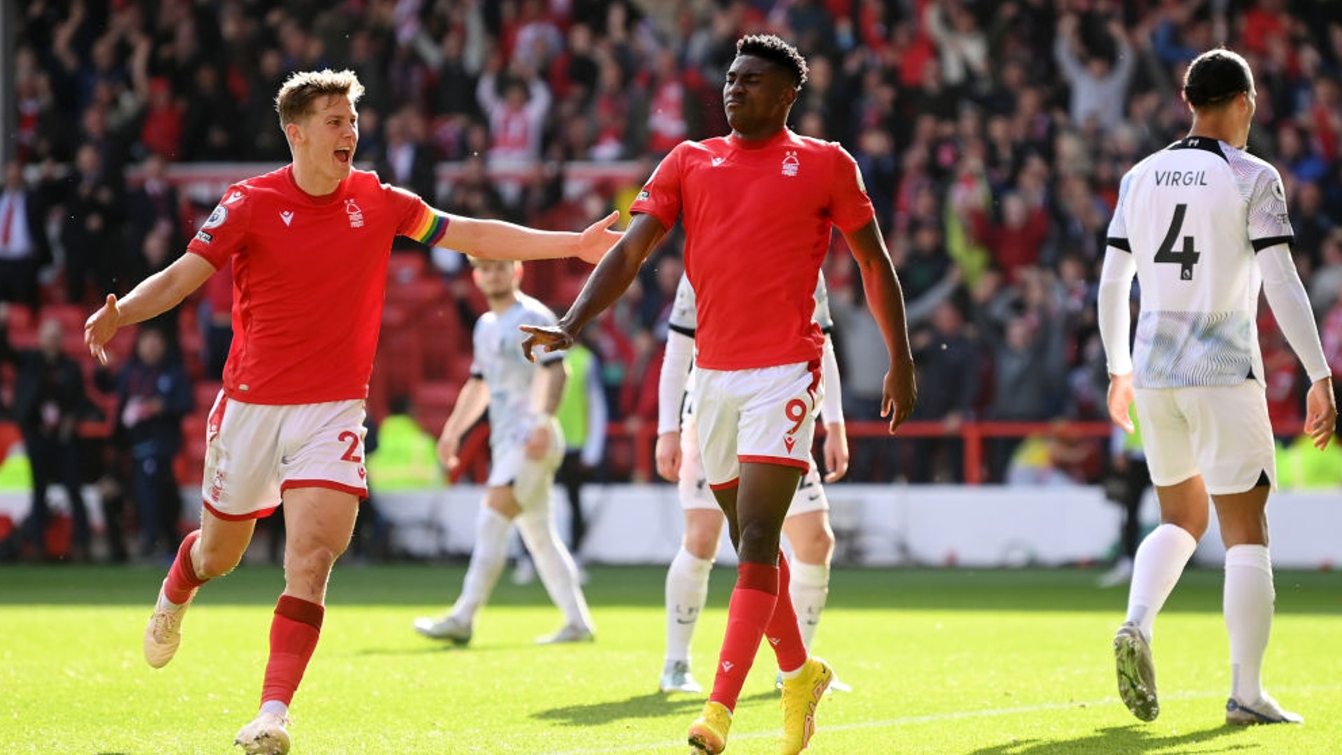 根据国际足 根据国际足